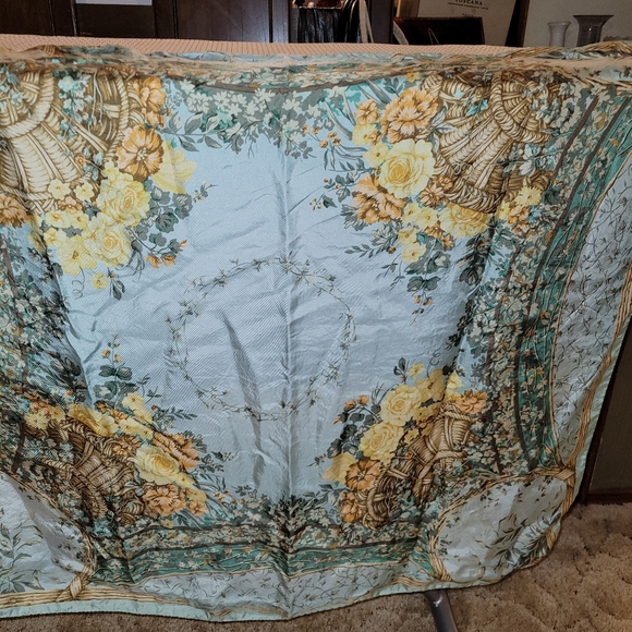 Designer scarfs - Picture 15 of 16